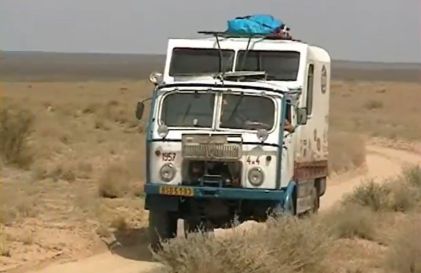 Expediční tatra 805 v Kazachstánu poblíž Aralského jezera